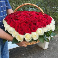 Корзина с розами «Любящее сердце»