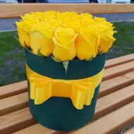Розы «Пенни Лайн» в коробке (19 шт.)